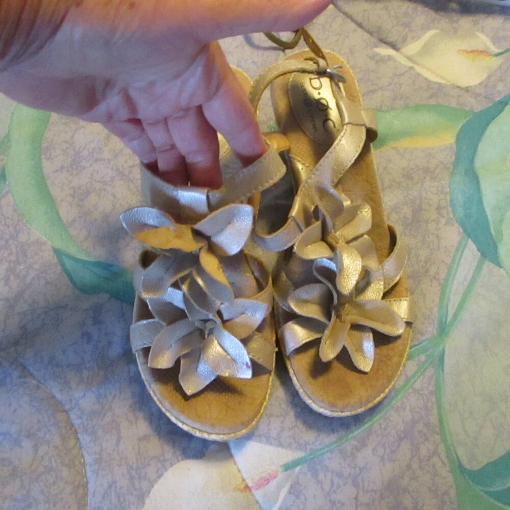 boc by born tan/gold flowered  high heel sandals 7 M